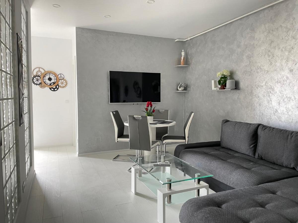 Luxury Westpark 2-Room Apartment Lakeview W5 Bucareste Exterior foto