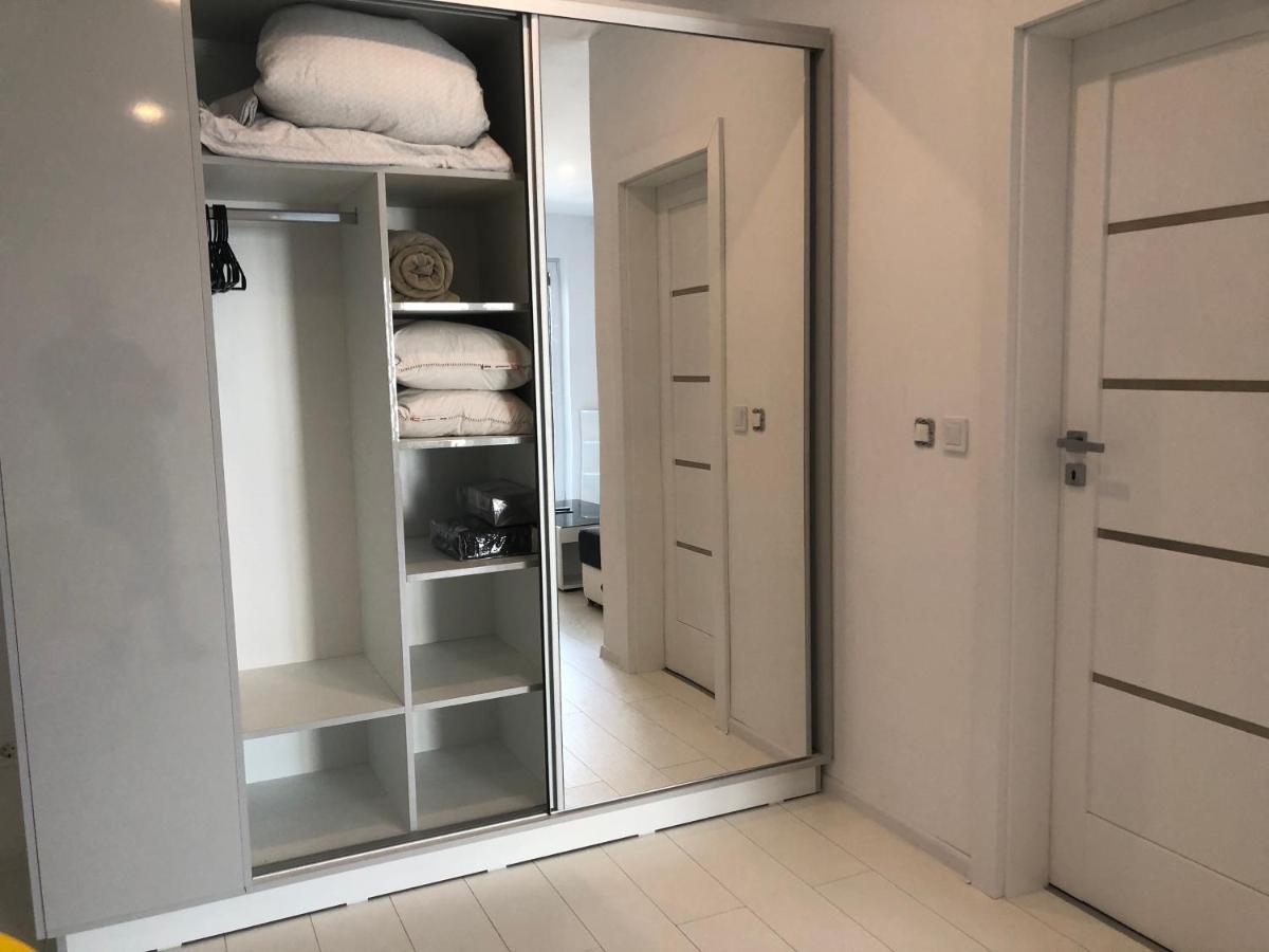 Luxury Westpark 2-Room Apartment Lakeview W5 Bucareste Exterior foto